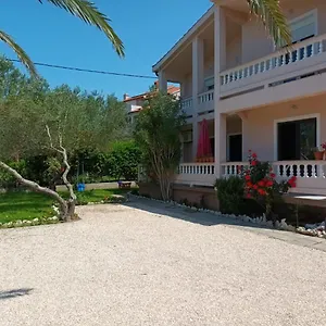 Luka Apartman